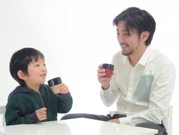 親子で一緒にこぼしにくいコップ