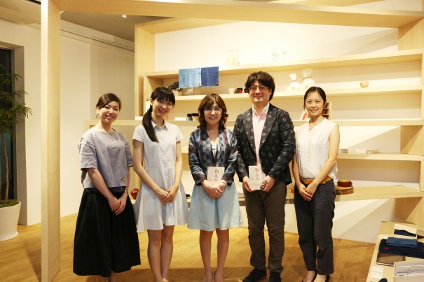 稲田大臣 記念写真
