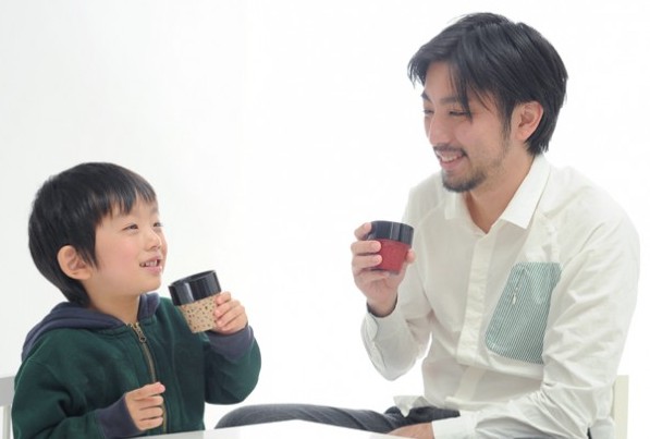 青森県から 津軽塗りの こぼしにくいコップ