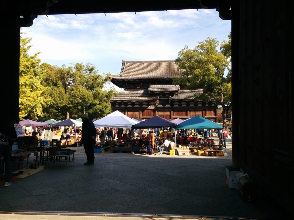 東寺ガラクタ市