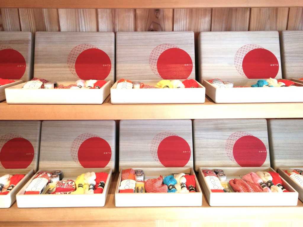 糸六aeruお裁縫箱