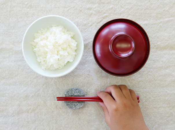 日本の食事の所作講座 お箸やお椀の持ち方など みんなで学ぼう 株式会社和える Aeru 日本の伝統を次世代につなぐ