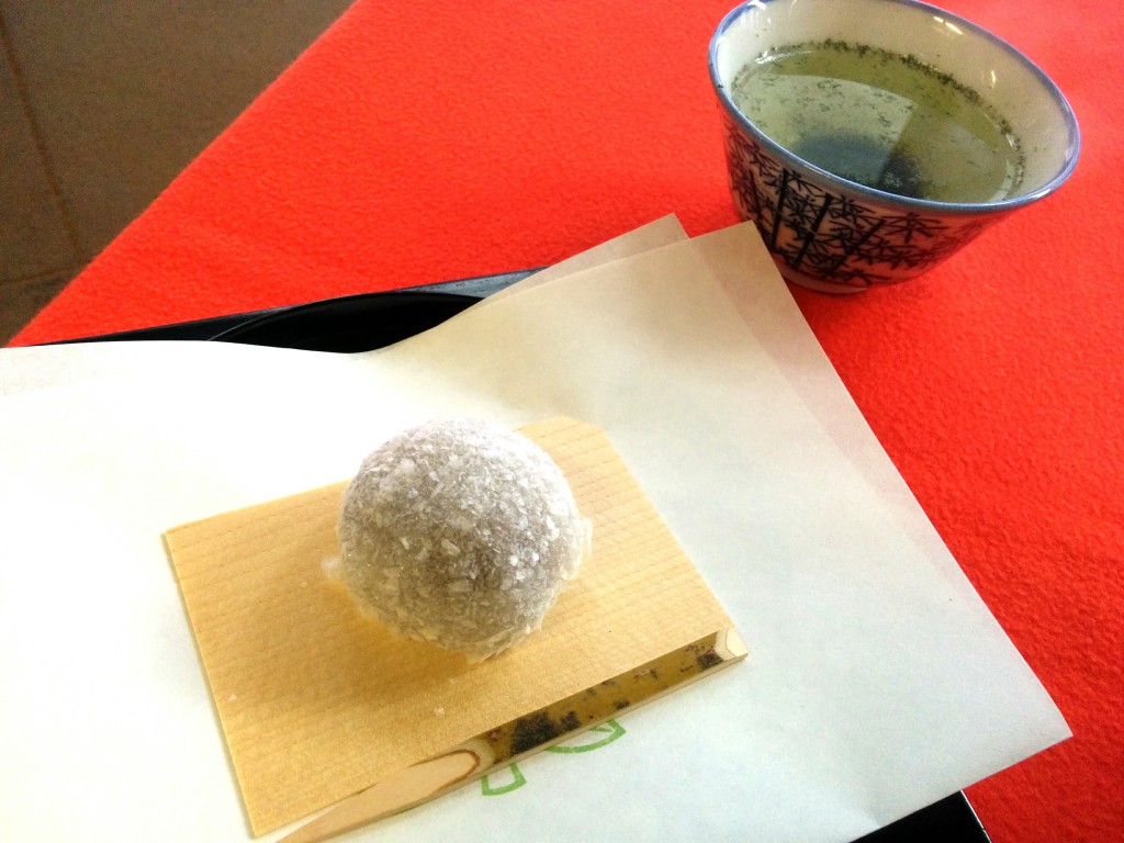 亀末廣さんの雪餅
